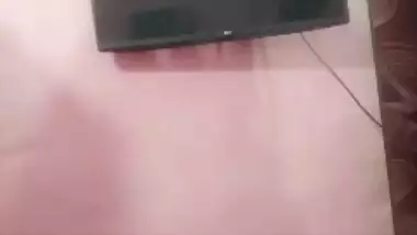 Hema bhabhi in bra pressing her boobs