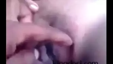 Marwardi aunty exposing her boobs and chut fingered