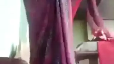 Sweetie Bhabhi Show Her Gori Body