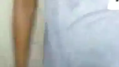 Indian girl pissing video to make your mood erotic