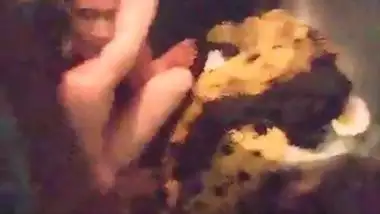 Pervert records desi aunty sex MMS secretly