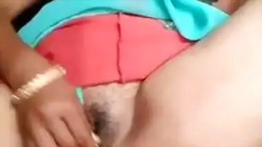 Desi bhabi fingering 