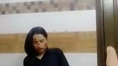 Indian nude MMS of a sexy girl fingering in her bathroom