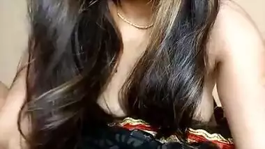 380px x 214px - Bhabhi In Black Saree Without Blouse Exposing Boobs indian porn mov