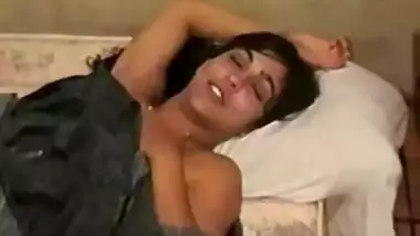 Pakistani bhabhi Haleem aur padosi Rehan ka fuck scandal
