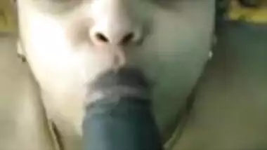 Desi girl giving superb blowjob 