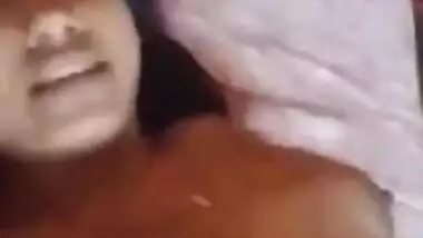 Desi slut has juicy XXX body parts to expose on camera in MMS clip