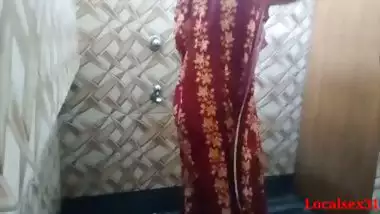 Indian Bhabi Sex In A Bathroom with Red Tawal (Localsex31)