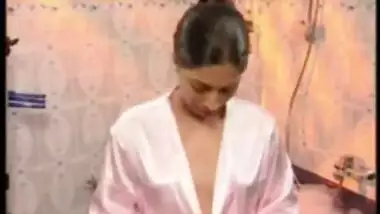 Anusha raja paksha top less vdo