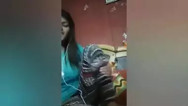 Desi girl bra less boobs shaking on live