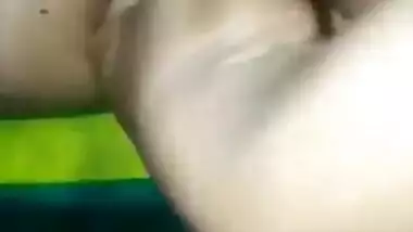 Hardcore pussy masturbation with a big torch