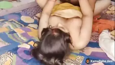 Man gives a loan to a hot lady after her desi chudai