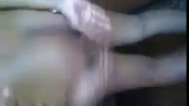 Indian Babe Showing Her Clean Shaved Pussy MMS