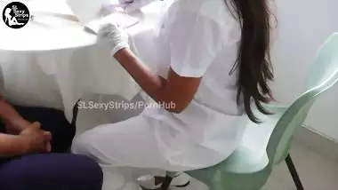 දොස්තර නෝනා හින්දා මන් සතුටෙන් Sri Lankan Docter Test Patient Sex Plesher Allow Me To Fuck Her Hard