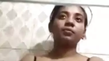 Striptease video call of a cheater bhabhi to lover