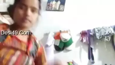 Today Exclusive- Desi Girl Record Her Nude Video For Lover