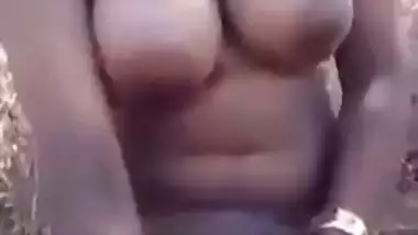 Dehati desi slut outdoor nude show