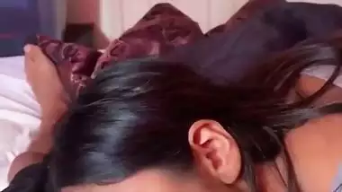 Hot Bangla babe sucks a dick and balls in Indian porn