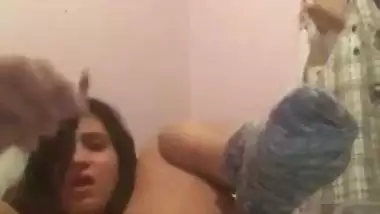 Desi nude lady fucks her assholes with her paint brushes