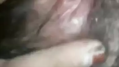 Indian girl has full lips and boobs to flash in her XXX broadcast