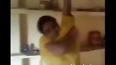 Desi bhabhi caught by neighbor during her daily bath