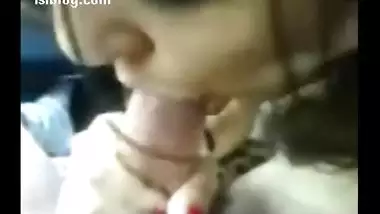 Horny randi from bagan sumut giving blowjob for her customer!