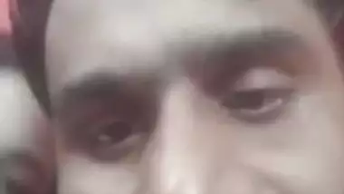 Couple Kissing on Live