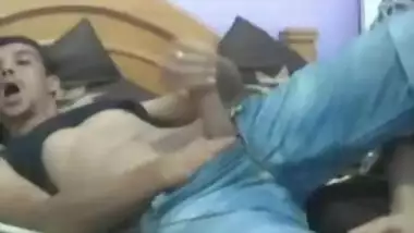 Pakistani Home Sex Video Of Mature Wife With Husband’s Friend