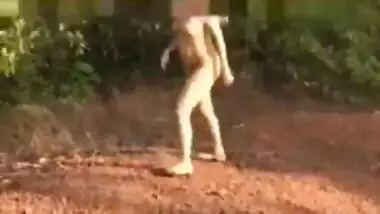 Fame desi wife walking nude in jungle broad daylight
