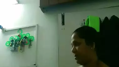 Stepmom naked after bath showing big boobs viral MMS