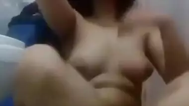 Desi sexy girl show her hot boobs