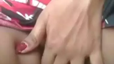 Desi Hot Girl Shows Pussy