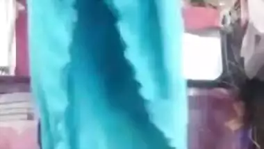 Village Desi XXX girl showing her clean shaved pussy on cam