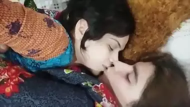 Very Beautiful Paki Sisters Having Fun sucking boobs kissing