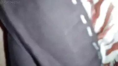 Big butt Indian aunty displaying