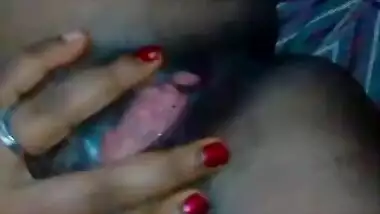 Chubby Bihari housewife showing her pussy