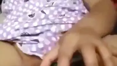 Indian girl masturbation MMS with a big cucumber