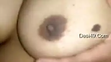 Desi bhabhi pressing her big boobs
