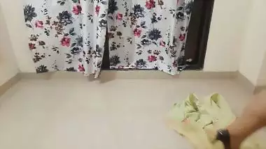 Chubby Desi aunty showing her big boob from bathtub, MMS sex