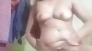 Aunty is wet and sexy taking towel off and showing off XXX zones