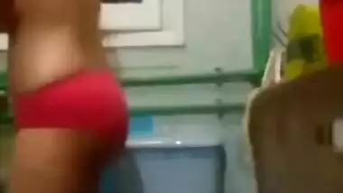 Indian sex slut goes to the bathroom not to wash but expose her XXX body