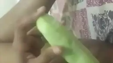 Desi sexy bhabi enjoy with Cucumber