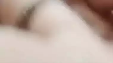 A milf from Dhaka masturbates during a bath