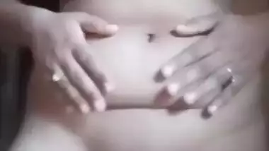Horny desi bhabhi fingering