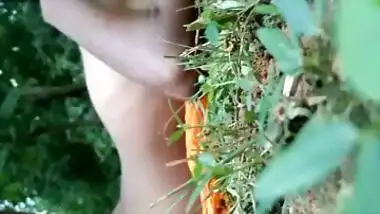 Village girl fucked outdoors by her lover MMS video