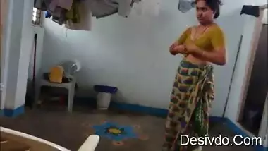 Aunty spyied by his own son