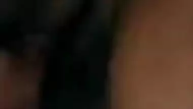 Short-haired Desi Bhabhi licks saggy boobs and fingers XXX twat in bath