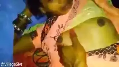 Bhabhi boli Hindu chut me Muslim land maza aata hai