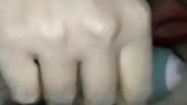 Feet sex.srilankan couple .කතාව බලන ගමන් නෑනා දීපු ආතල් එක