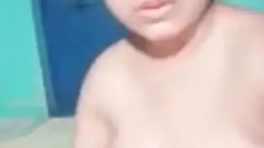 Sexy Desi Girl Fingerring New Leaked Clip